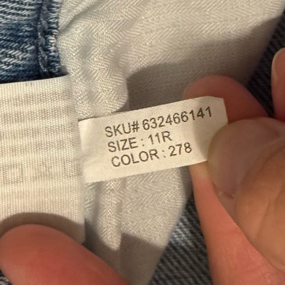 Hollister Women's High-Rise Mom Distressed Jean- Sz 11R - Picture 8 of 11